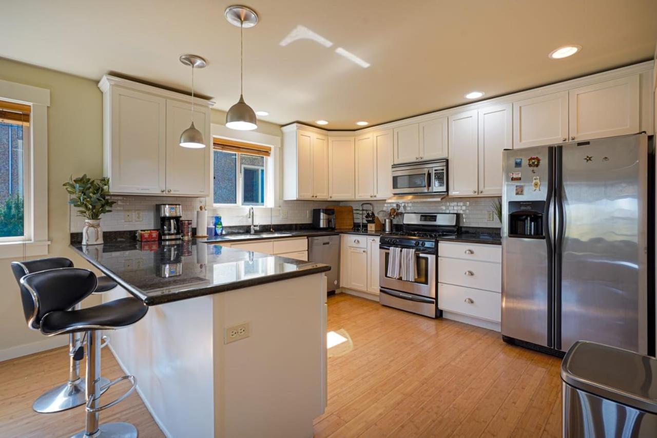 Stylish North Seattle Townhouse- Dual Master Suites Zewnętrze zdjęcie
