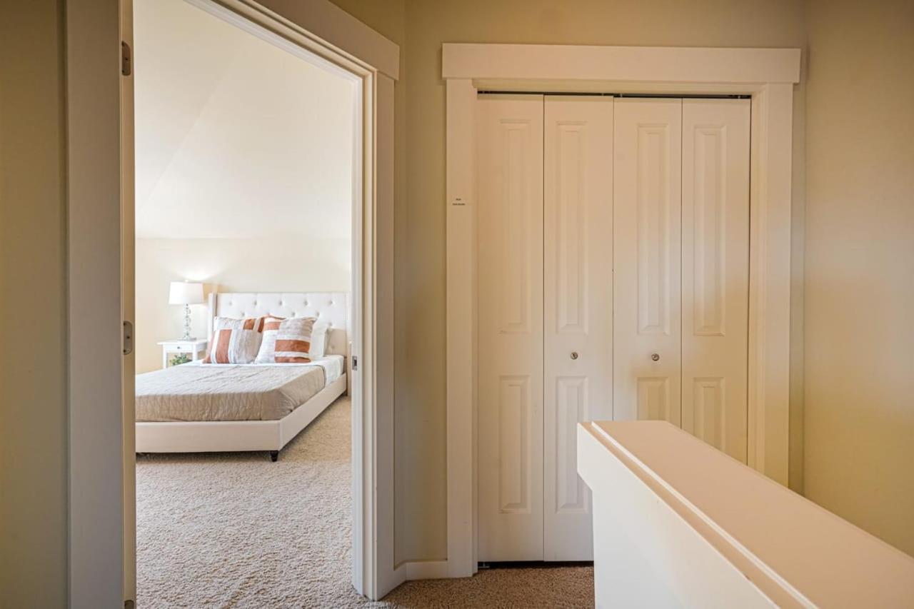 Stylish North Seattle Townhouse- Dual Master Suites Zewnętrze zdjęcie