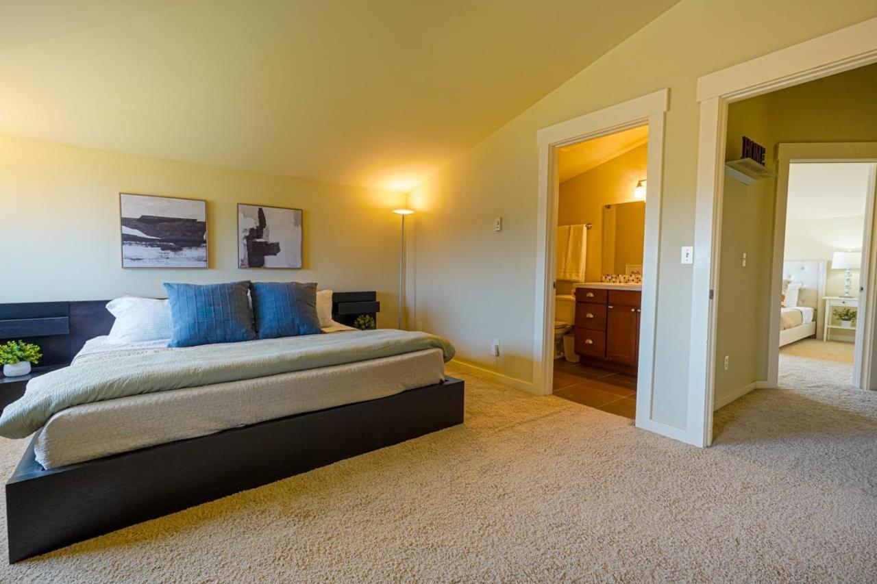 Stylish North Seattle Townhouse- Dual Master Suites Zewnętrze zdjęcie