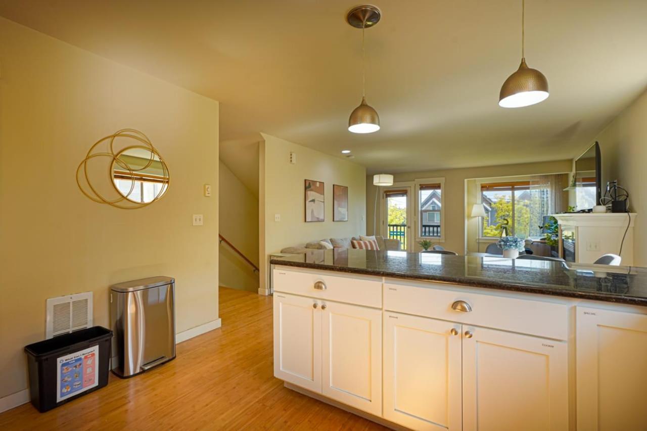 Stylish North Seattle Townhouse- Dual Master Suites Zewnętrze zdjęcie