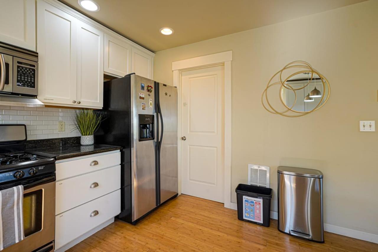 Stylish North Seattle Townhouse- Dual Master Suites Zewnętrze zdjęcie
